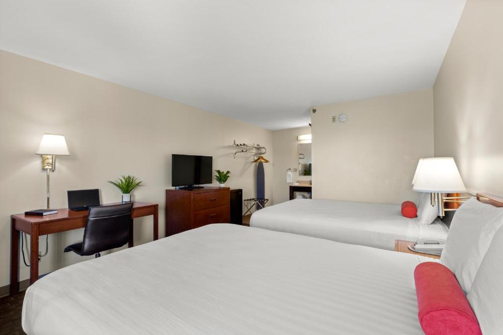 Queen Room with Two Queen Beds interior